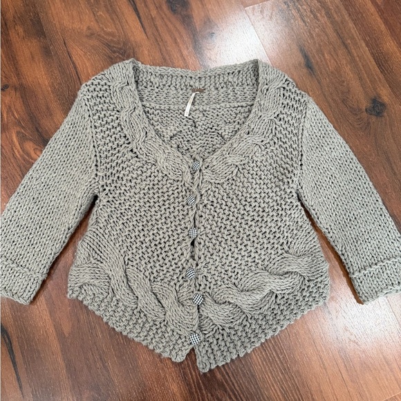Free People Sweaters - Free People Cable Knit Gingham Buttons cropped Cardigan Sz XS Gray